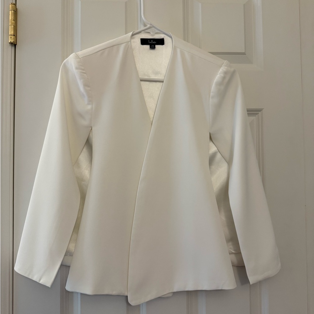 Lulu's voguish, charm white split sleeve blazer cape